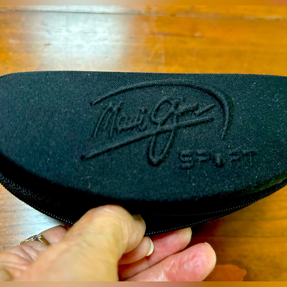 Maui Jim Black Clamshell Sunglasses Case, approx 6 x 3.25”. Zipper closing.